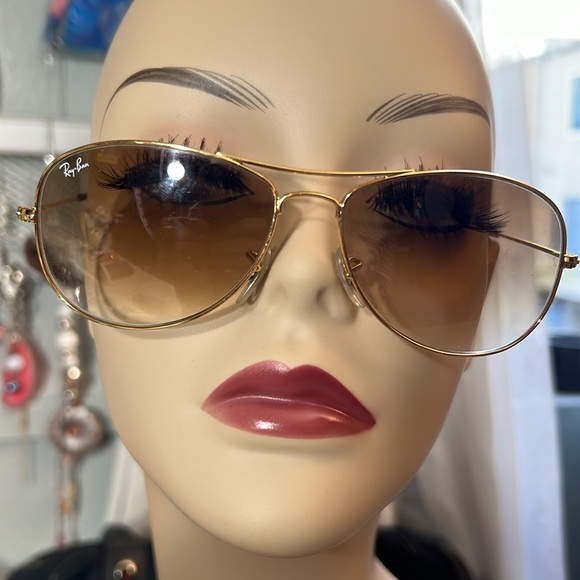 Ray Ban Aviators Sunglasses gold tone frame with a case - Picture 10 of 16